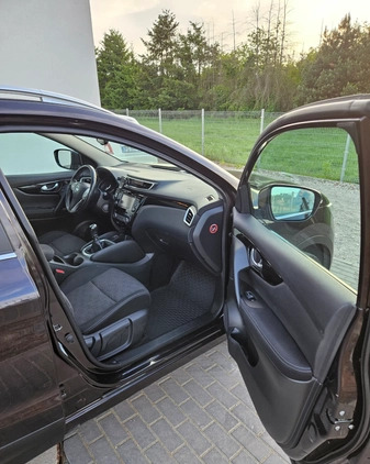 Nissan Qashqai cena 59900 przebieg: 89000, rok produkcji 2016 z Poznań małe 106